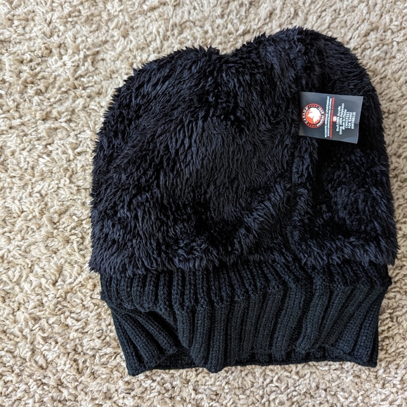 CANADA WEATHER GEAR BEANIE - Picture 2 of 5